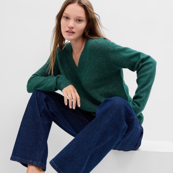 NWT GAP Relaxed Forever Cozy V-Neck Sweater Color: June Bug Color: June Bug - Picture 1 of 5